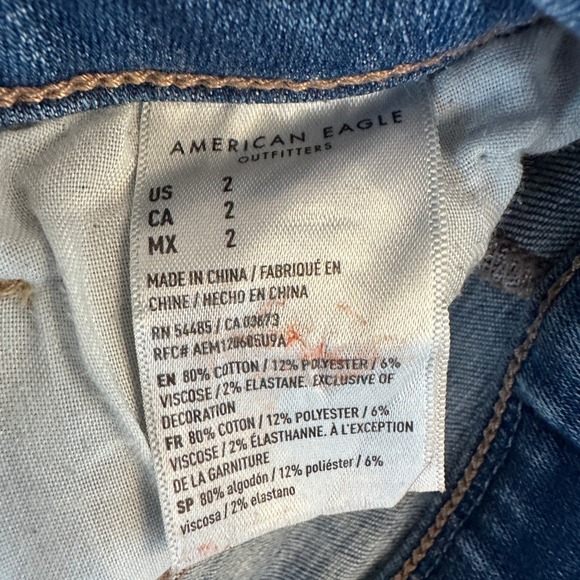 American Eagle Mid Rise Next Level Stretch Denim Shorts Distressed Frayed Size 2 - Picture 6 of 10